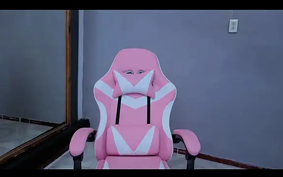 miss10_antonella (F teen) - nipple clamps + control domi for 1 mint