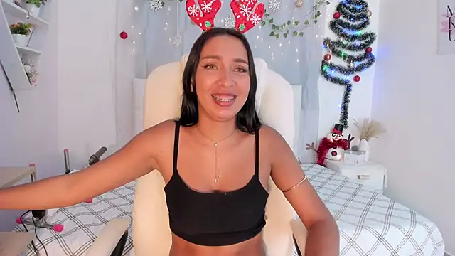 emma_lorense22 (Ask my age) - Festive slow-tease moment 🎄😉