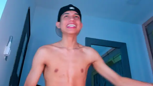 sebax_young (M twink) - Show Oil Body