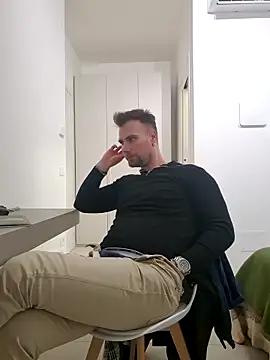 mrlyuis (M young) - Naked + hard cock