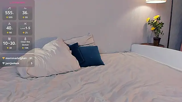 judekleve (F teen) - Flash one nipple