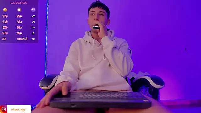 oliver_kyy webcam