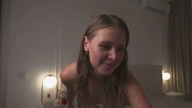 CupOfLovesWhisper webcam