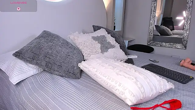 Elise_Diamond webcam