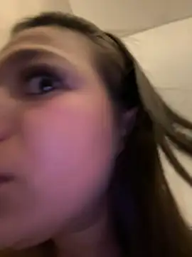 Alyshanon18's Stripchat show and profile