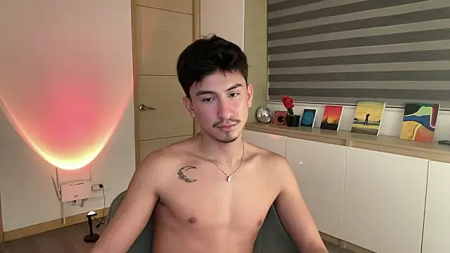 sweettaaron01 webcam