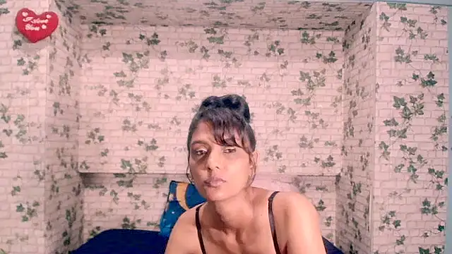 IndianSexyLove00 webcam