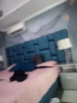 riri_brunnete's Stripchat show and profile