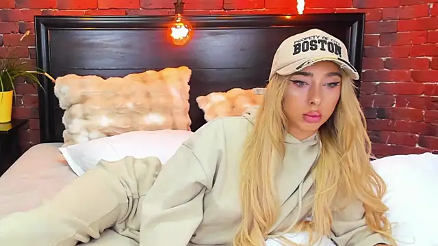 ChristynaRoss's Stripchat show and profile