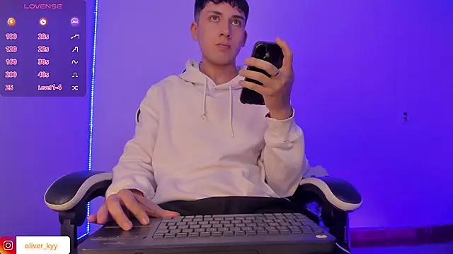 oliver_kyy webcam