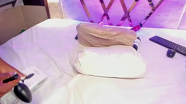 Athenea_Mills webcam