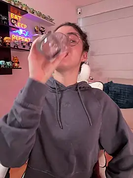 Sharon_07's Stripchat show and profile