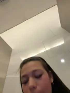 Alyshanon18's Stripchat show and profile