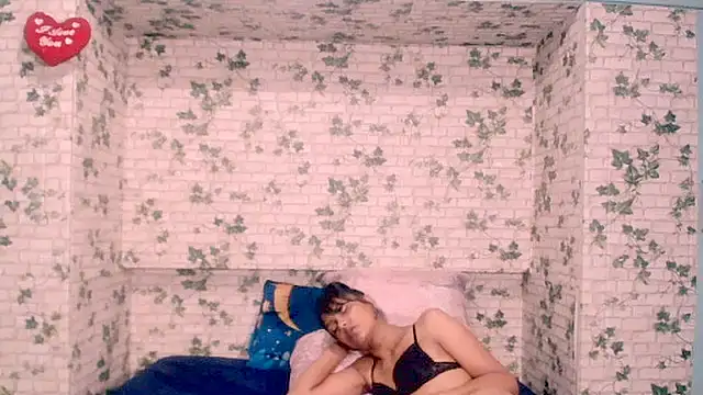 IndianSexyLove00 webcam