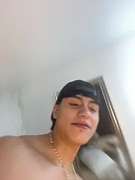 lander_cruz (M twink) - straw with two hands