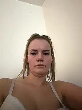 Cutebrowneyes_ webcam