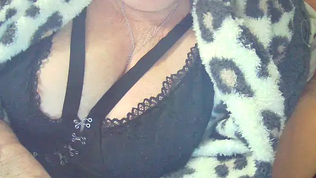 Playful_MILF_Demi
