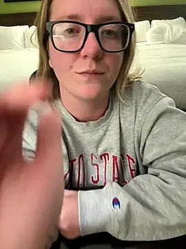 Webcam Model (Lizzyloo)  is live.Free join now!