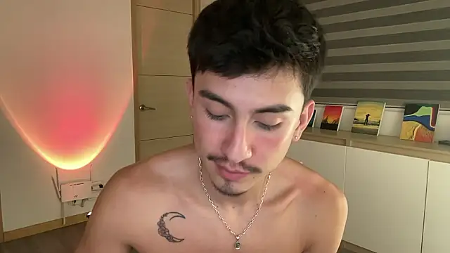 sweettaaron01 webcam