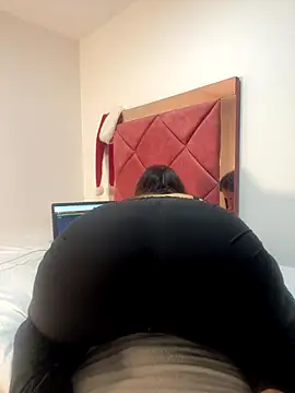 emma_hot2006 (F young) - Spanking + oil in the ass