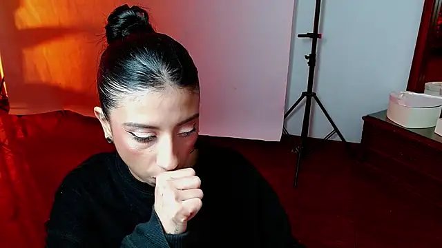 _holy_1 webcam stripchat model stream image