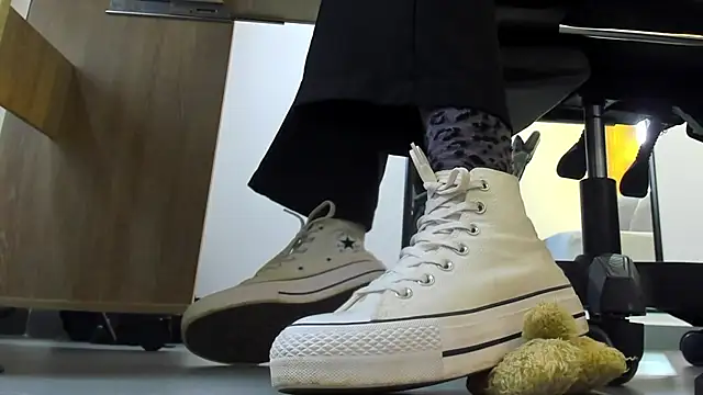 alma_fenix (F young) - goddess you have me trapped