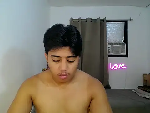 Hugecock2hundle_intown webcam