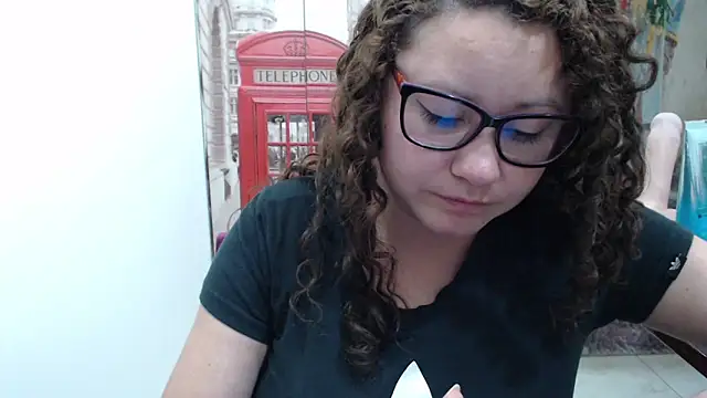 curly_greeneyed webcam