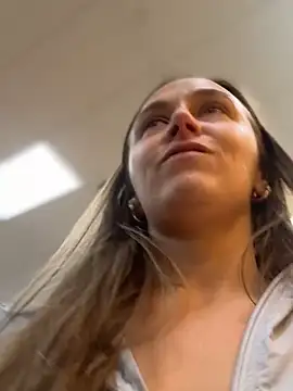 lunagirl13's Stripchat show and profile