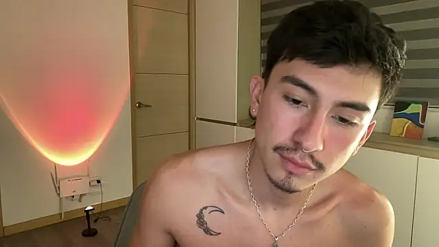 sweettaaron01 webcam