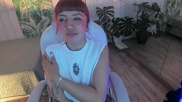 cute_hollywood webcam