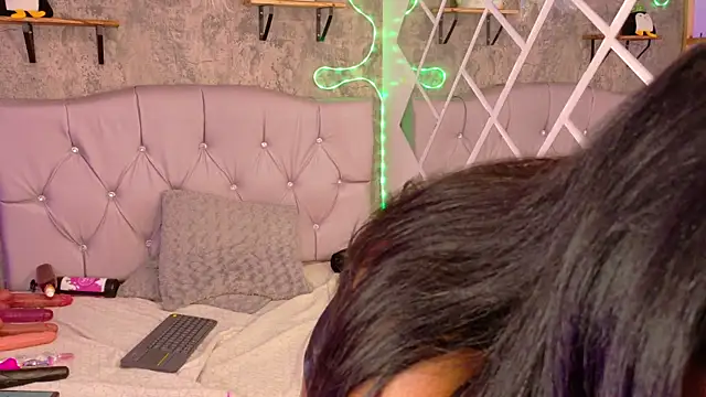 devil_alicexo - Devil_AliceXo's free webcam - UK Sex Cams