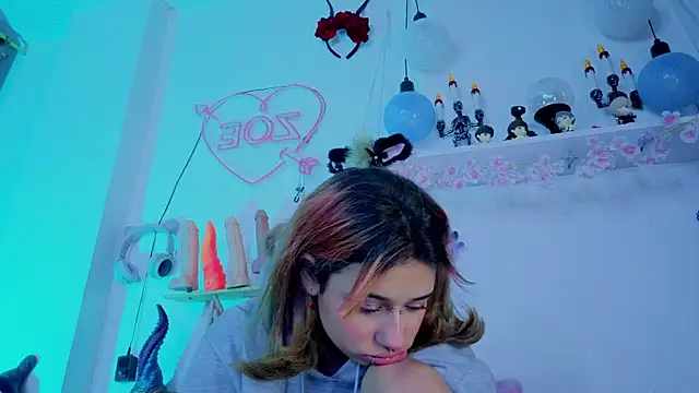 zoelight18 - Zoelight18's free webcam - UK Sex Cams