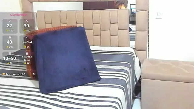 gabrielaponce11 (F milf) - spanking the buttocks