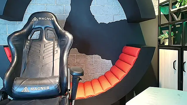 MyStrongSubmissive webcam