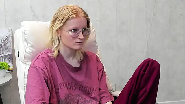 ElizabethHarpper webcam