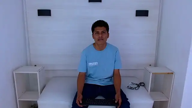 marcus_hans_ (M young) - show feet with oil