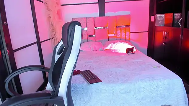 CatrinaVixxen webcam