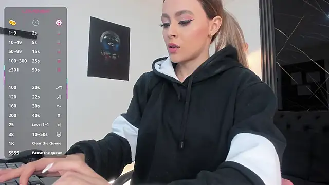 miacarperrlux webcam