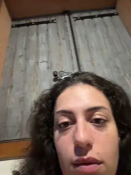 coquinecharmeuse (F young) - Je me doigte en position levrette