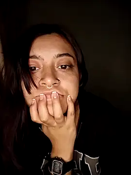 CORALINE_GREYM webcam