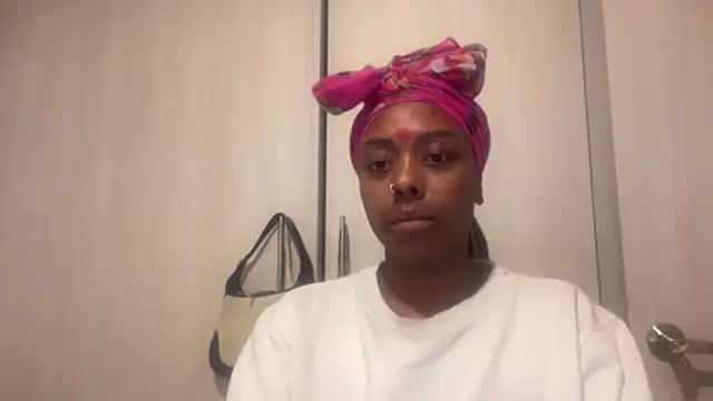 ChocolateCakeQueen webcam