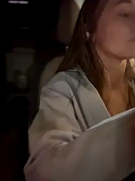 lunagirl13's Stripchat show and profile