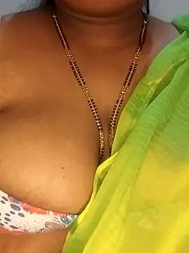 Webcam Model (Divyahoty)  is live.Free join now!