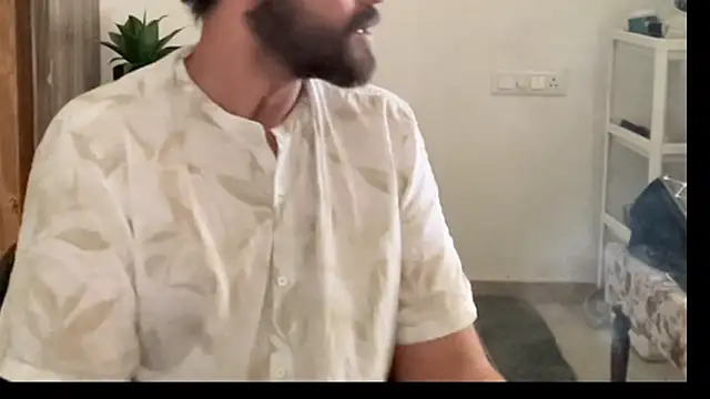 MakeMeAwareAah webcam