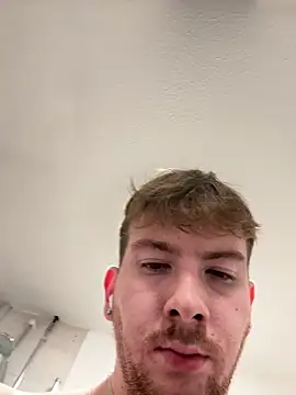 whatareyoudoingkmt - WhatAreYOUdoingKMT's free webcam