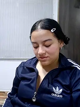 amy_ferreira (F teen) - Show feets