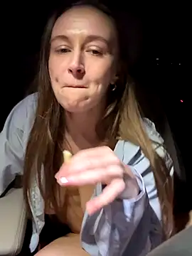 lunagirl13's Stripchat show and profile