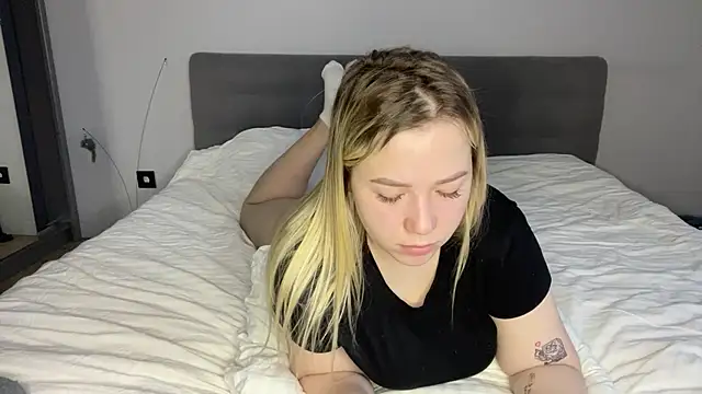 Embersweetbunny webcam