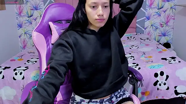 AdelaidaManson18 webcam